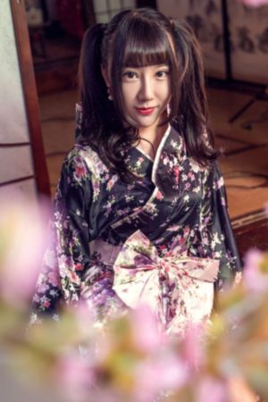 内衣美女试穿内衣视频_1080免费观看超清